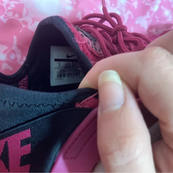 Pink Nikes woman size 9 - Picture 3 of 3